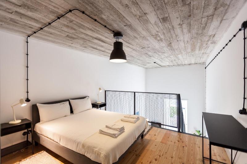 FLH Intendente Industrial Mezzanine with Balcony — отель с удобствами в Лиссабоне