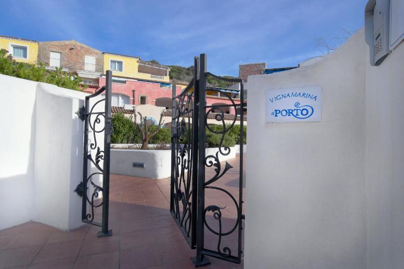 Vigna Marina a Santa Teresa: Eleganti Appartamenti Vista Mare