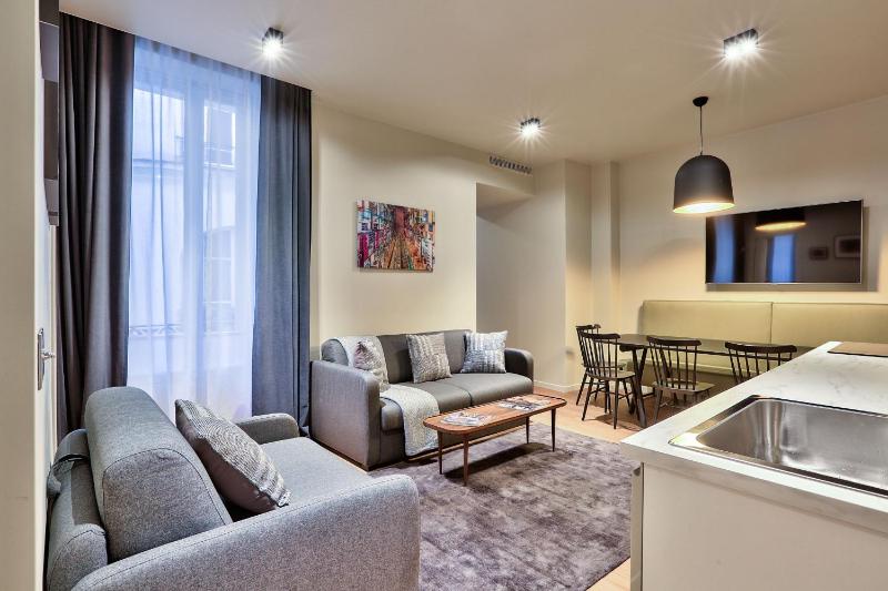 139 - Urban Pretty Duplex in Saint-Germain — комфортный отель в Париже