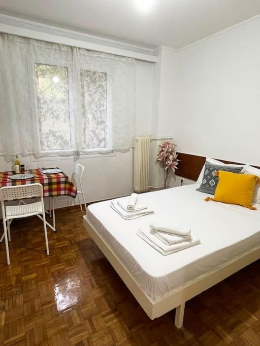 Cute and Quiet apartment in the Center of Athens — забронировать отель в Афины