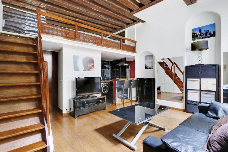 Pick A Flat's Apartment in Hotel de Ville - Rue de la Verrerie — отзывы гостей и цены