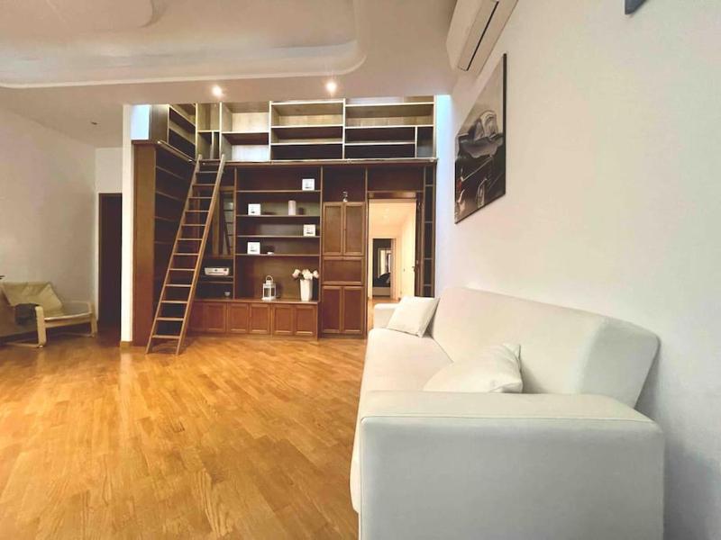 Colosseum Charming Stay — отель с удобствами в Риме