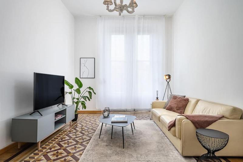[CITY CENTER-DESIGN ATTIC] Penthouse with Private Terrace — отель с удобствами в Милане