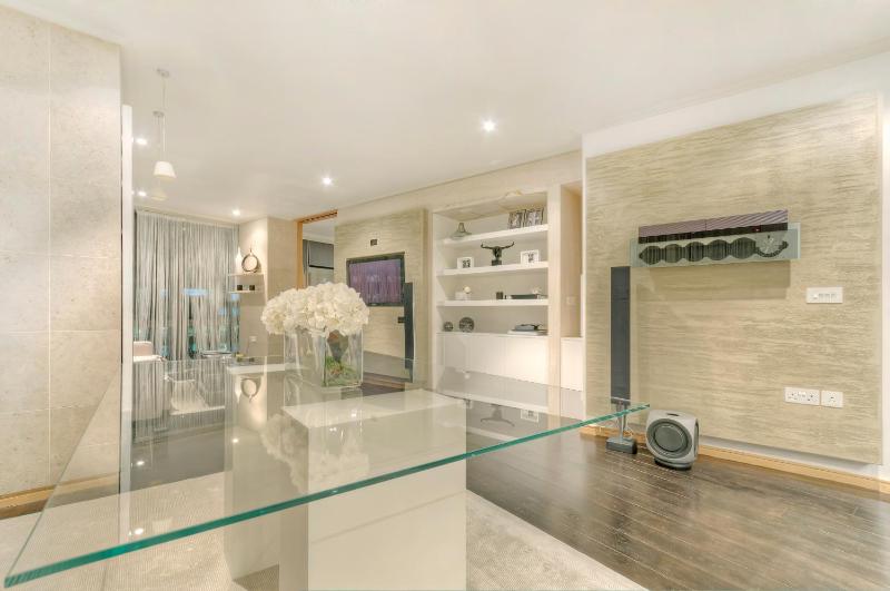 Hi-End 2BR, 2BR Apt, Heart of Canary Wharf - West India — забронировать отель в Лондоне