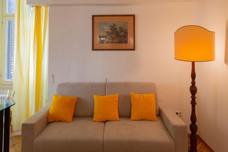 Charming 1BR Apartment — отель с удобствами в Флоренции