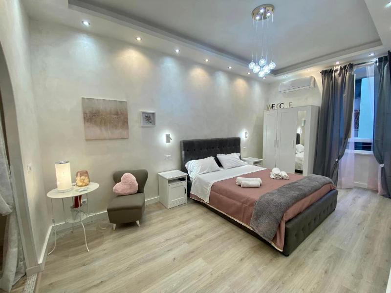 Apartment close to the Coloseum, 2 minutes walk from metro A — комфортный отель в Риме
