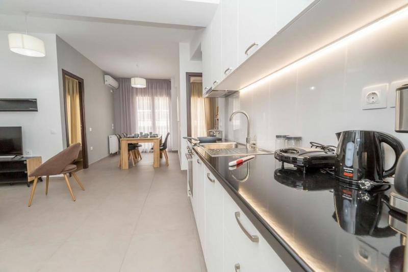 [Bonni] - Central apt, 2' from metro station #11 — отель в Афины, Греция