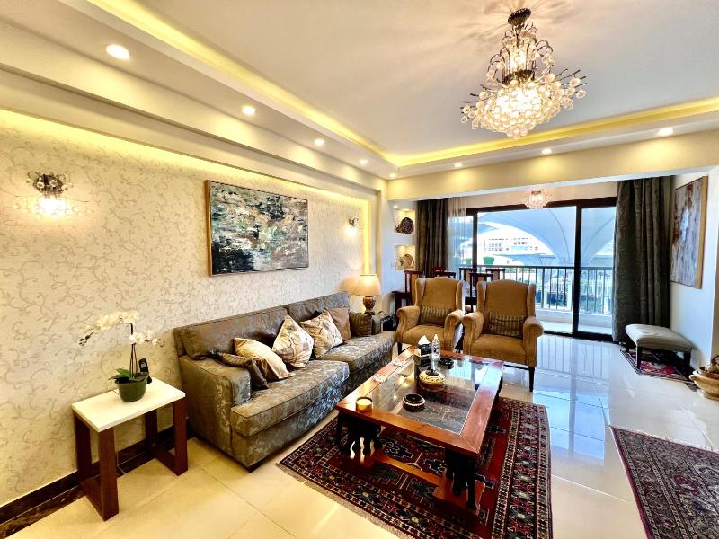 Luxury hotel apartment with pools in front AUC — отель с удобствами в Каире