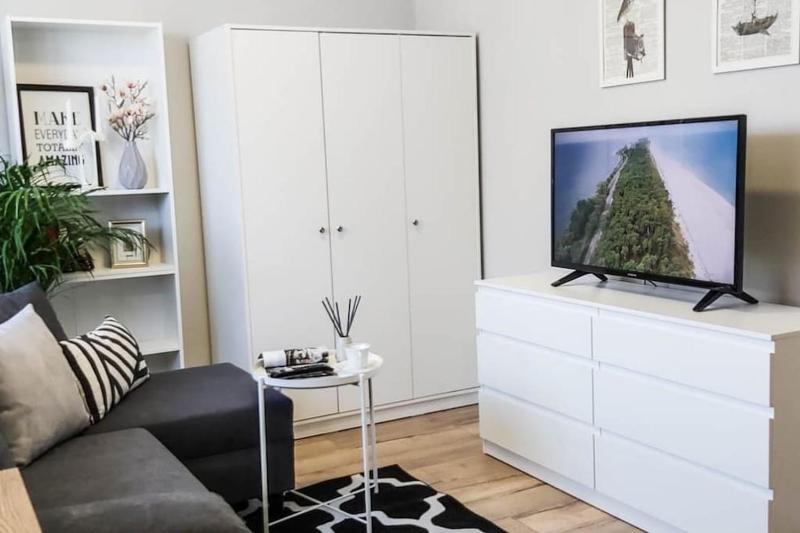 BEZAGENTA MOZART6 Studio easy access to city Wifi — отель в Варшаве, Польша