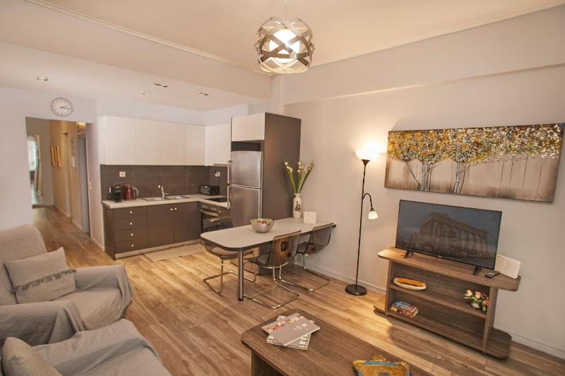 Modern Hospitality- apt near Children's Hospital — комфортный отель в Афины