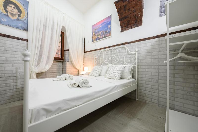 ESSE Home — отель с удобным расположением в Неаполе
