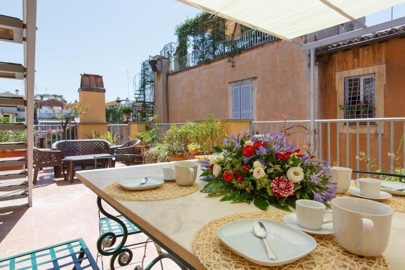 Vittoria Terrace Penthouse at the Spanish Steps — отель с удобствами в Риме