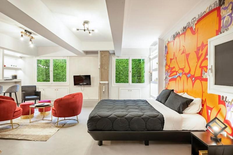 Цены на Brand New Modern Street-Style STUDIO /CITY CENTER в Афины