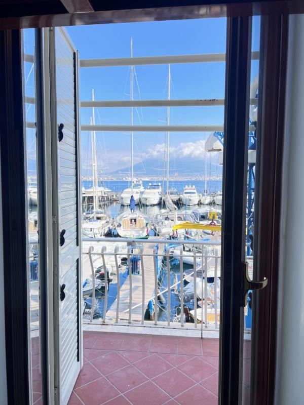 Residenza Borgo Marinaro — отель с удобным расположением в Неаполе