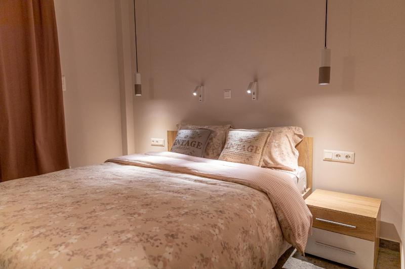 Цены на Elegant Apt 5' from Ampelokipi Metro Station в Афины