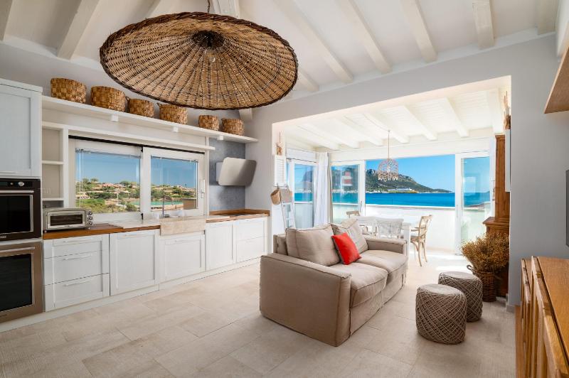 S'Abba Apartments a Golfo Aranci - Lusso fronte mare con piscina
