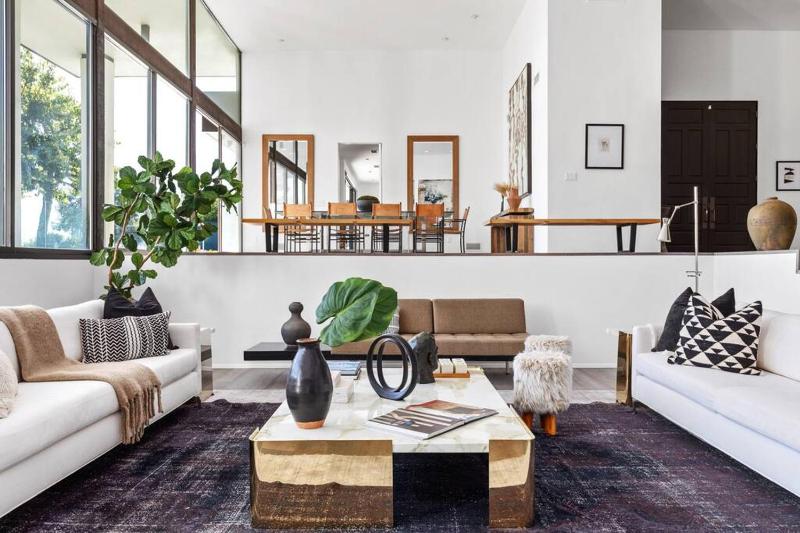 Mid Century Modern Villa In Trousdale With Tennis — забронировать отель в Лос-Анджелесе