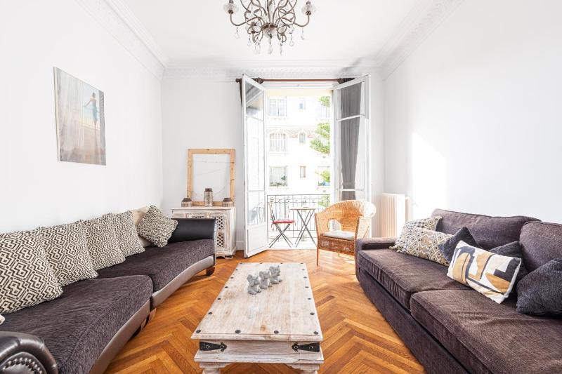 Wonderful and bright apartment close to everything — отель в Николь, Франция