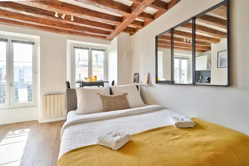 Cosy and New Studio in the Heart of Paris (5F) — отель в Париже, Франция