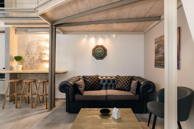 Studio near the Carmel Market & 1min to the beach — отель с удобствами в Тель-Авиве