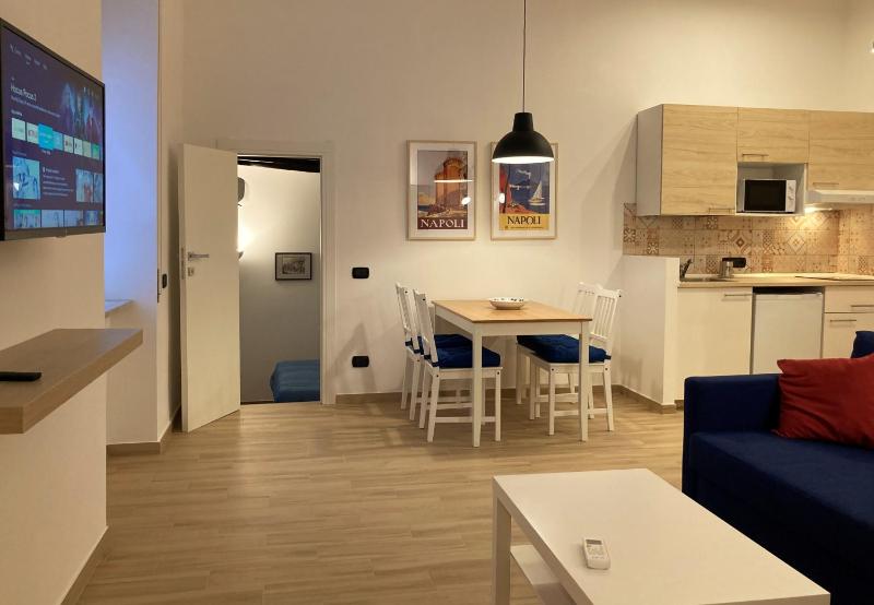 Цены на La Casa Blu nel cuore storico di Napoli в Неаполе
