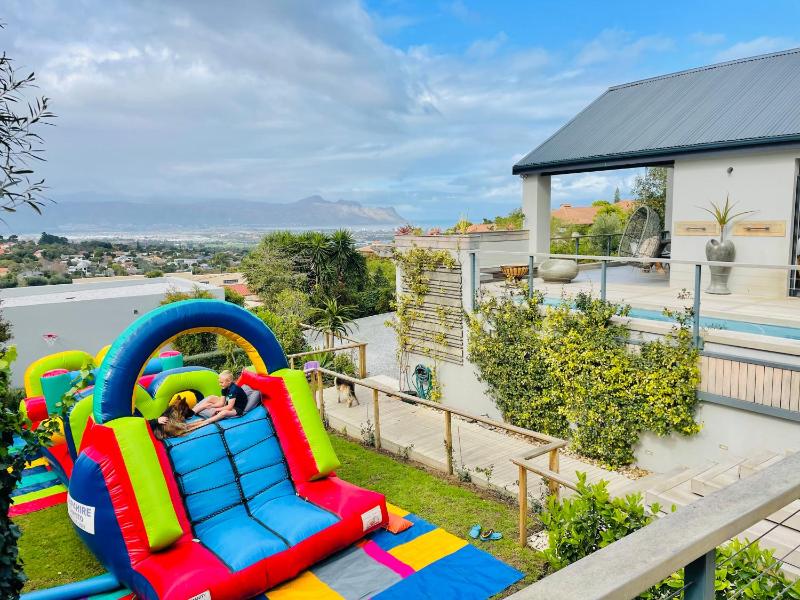 Family Home with the most beautiful view — забронировать отель в Кейптауне