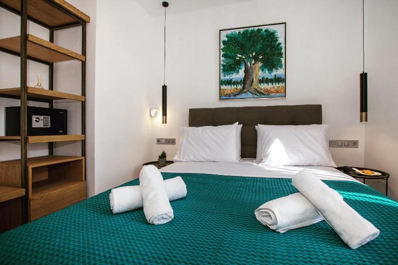 Iconic Athens Suites — комфортный отель в Афины