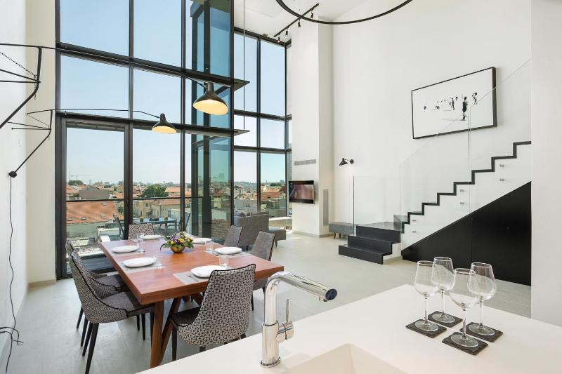 Unique Loft 1BR in White City by HolyGuest — комфортный отель в Тель-Авиве