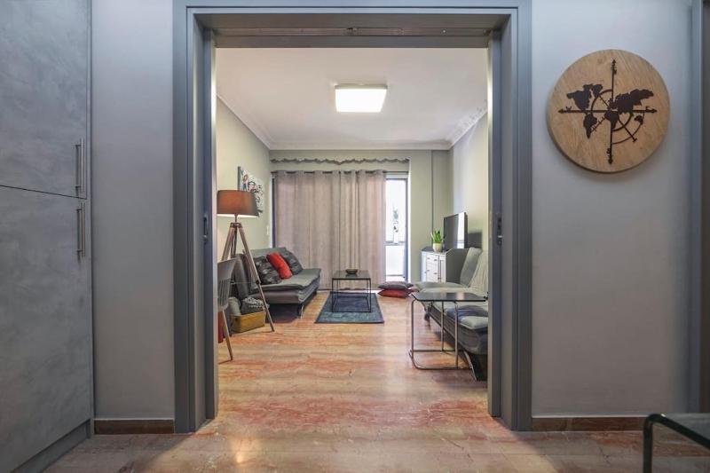 Beautiful apt in Glyfada Center, Papandreou Street — забронировать отель в Афины