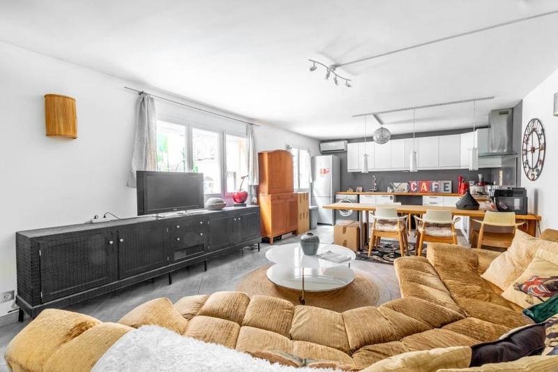 Lovely townhouse in a lively area close to the old Nice — отель в Николь, Франция