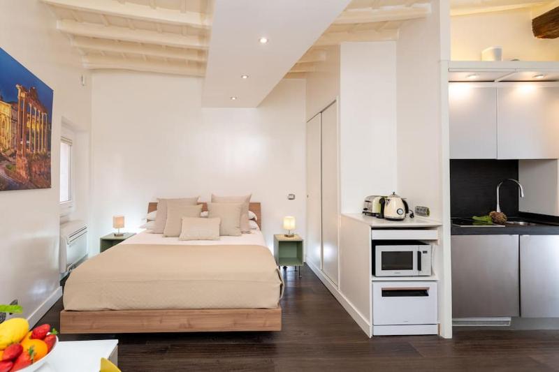 New! Lovely Apartment 1 min from Campo de' Fiori — забронировать отель в Риме