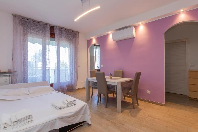 [Big apartment] - Alcuino 7 — забронировать отель в Милане