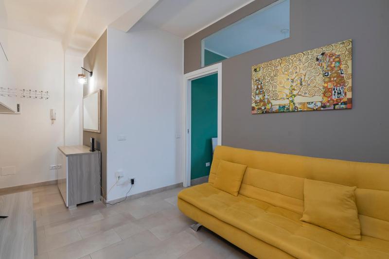 [Luxury apartment near Navigli] Carlo D'adda 29 — отель с удобствами в Милане