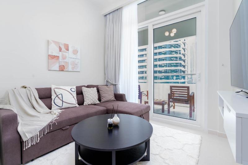 Pristine 1 BR at Reva Residences — отель с удобствами в Дубае
