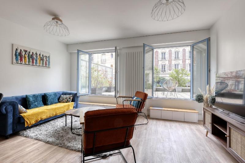 Branded New 4 Bdrs Flat - Huge Terrace - Prime Loc — отель с удобным расположением в Париже