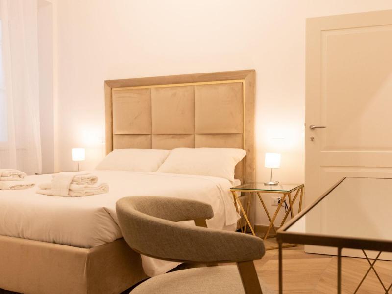 The Best Rent - Elegant five-bedrooms apartment near Colosseo — комфортный отель в Риме