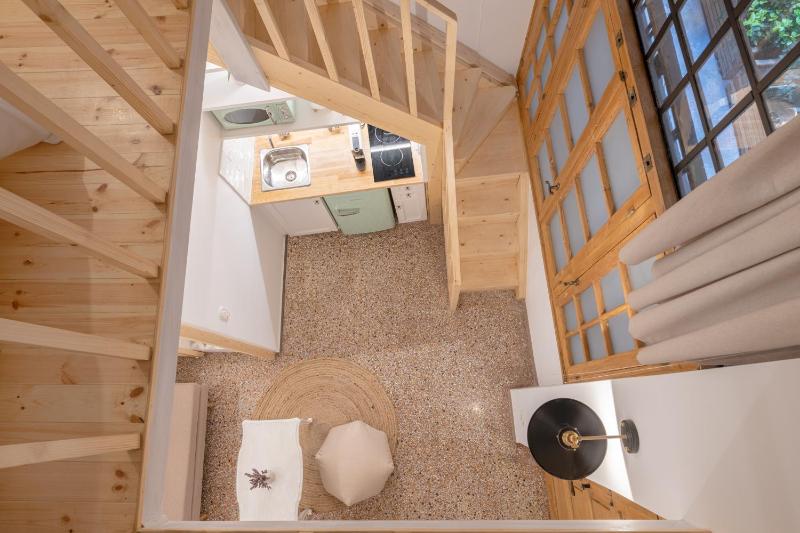 Stoa Kairi Loft A — отель с удобствами в Афины