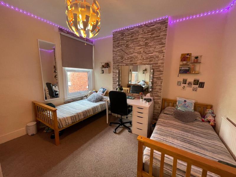 Цены на Beautiful 3 bed apartment in Cricklewood в Лондоне