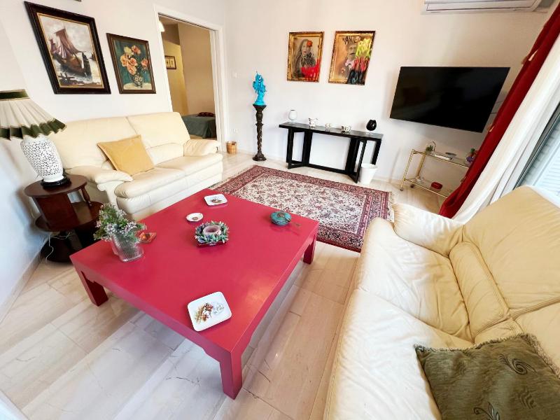 Цены на A Stroll to the Acropolis - By Athenian Homes в Афины