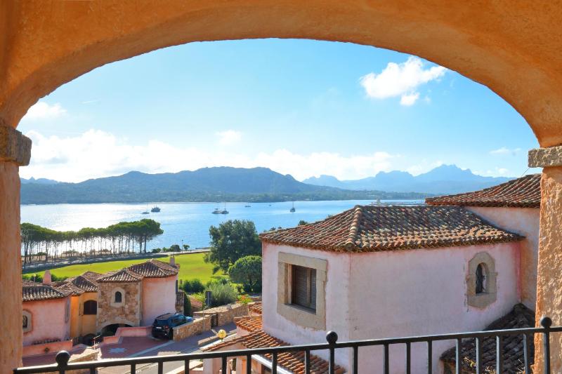 Villa fronte mare a Cannigione - Esclusiva con spiaggia