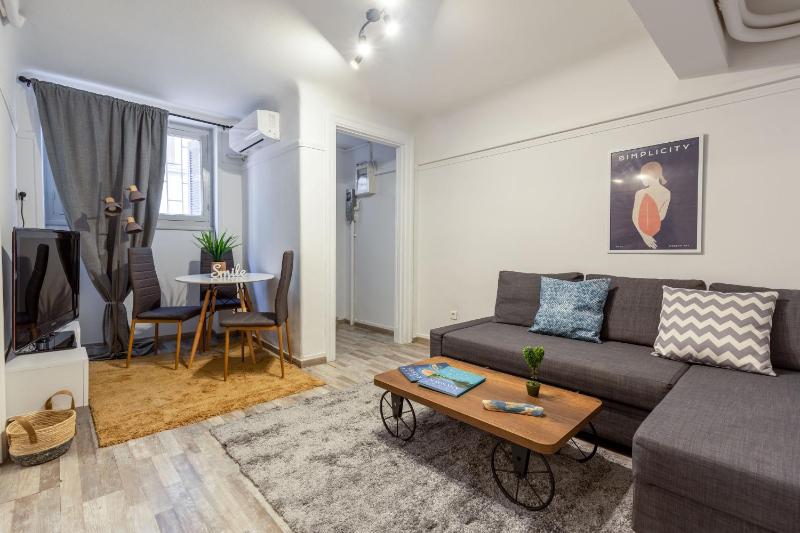 Central apartment in the heart of Historic Center — забронировать отель в Афины
