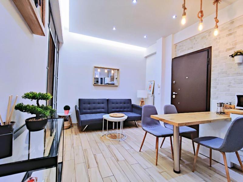 Цены на WSD Luxury Stylish 2Bedroom Apartment with Blacony 1' to Metro в Афины