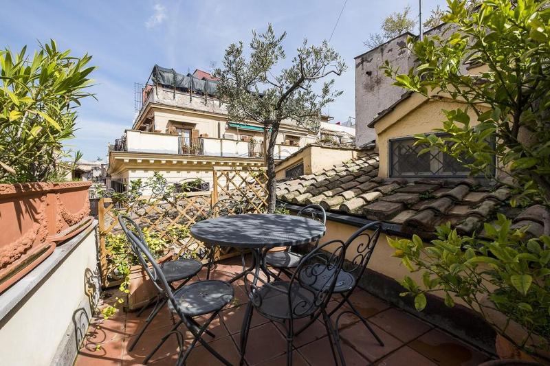 Navona Penthouse Apartment with Terraces — отель с удобным расположением в Риме
