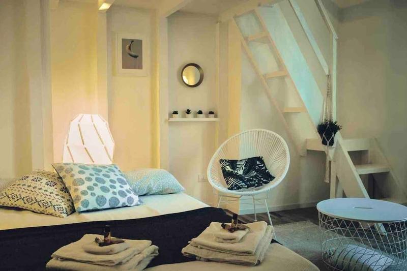 Casa Navi - Typical house by Navigli — отель с удобным расположением в Милане