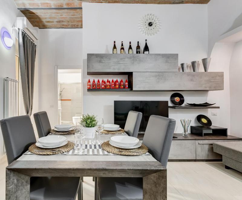 Цены на Cosy Apartment- Colosseum- Termini Railway в Риме