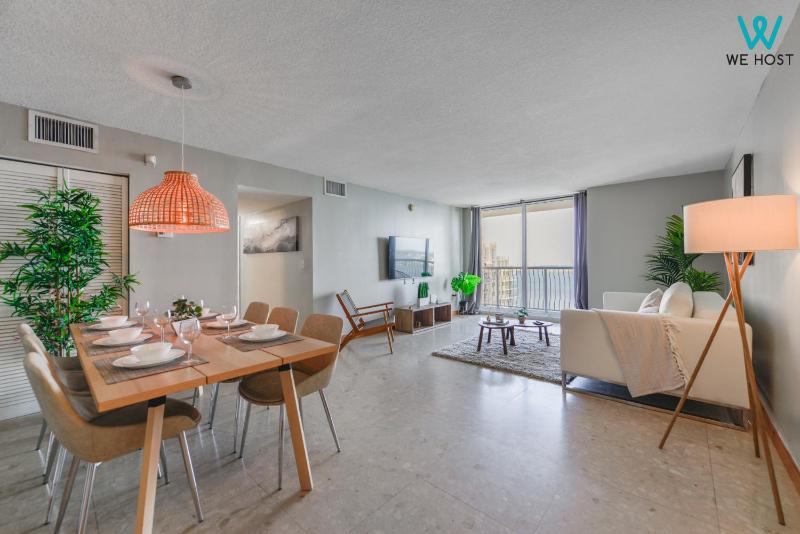 Цены на We Host Lovely Apartment W Ocean View Brickell в Майами