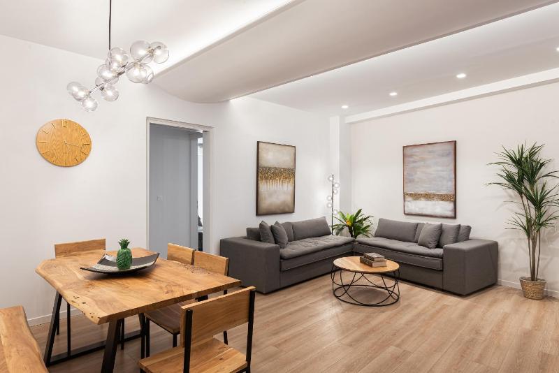 Acropolis Holmes Residence — комфортный отель в Афины