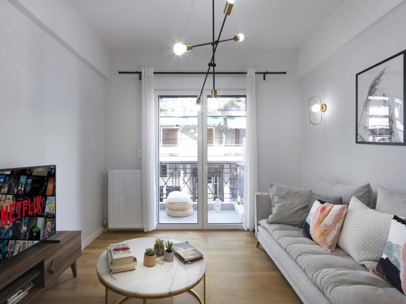 Цены на FRESH, NEW & READY FOR YOU! RNVTD APT IN KOUKAKI! в Афины