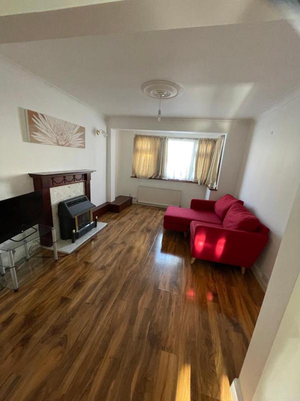 NKY Sweet 3 Bed House Apartment — отель с удобствами в Лондоне