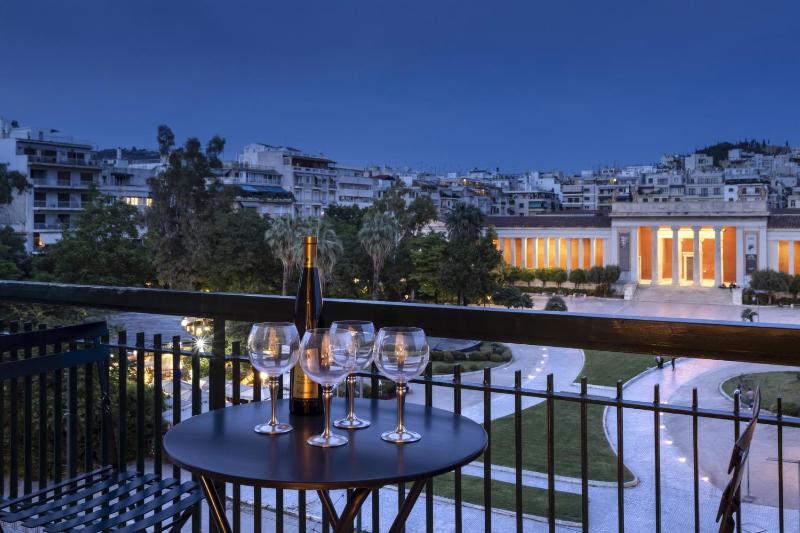 A Truly WOW Experience for Every Guest. THE place — отель с удобным расположением в Афины